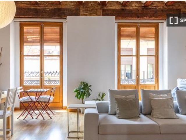 Se alquila piso de 3 habitaciones en El Carme, Valencia, gastos incluidos