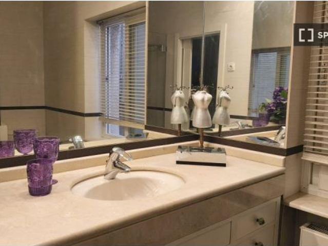 Se alquila piso de 3 habitaciones en El Viso, Madrid, con todos los gastos incluidos