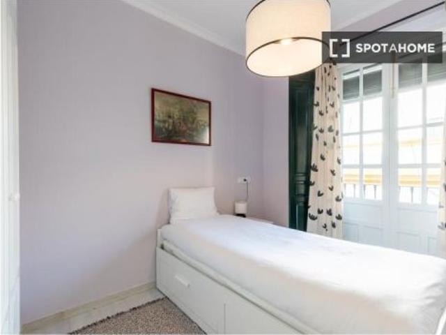 Se alquila piso de 3 habitaciones en Santa Catalina, gastos incluidos