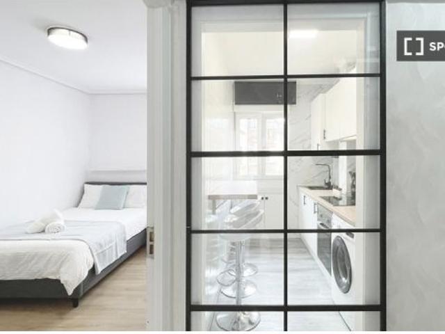 Se alquila piso de 3 habitaciones en Santander, gastos incluidos