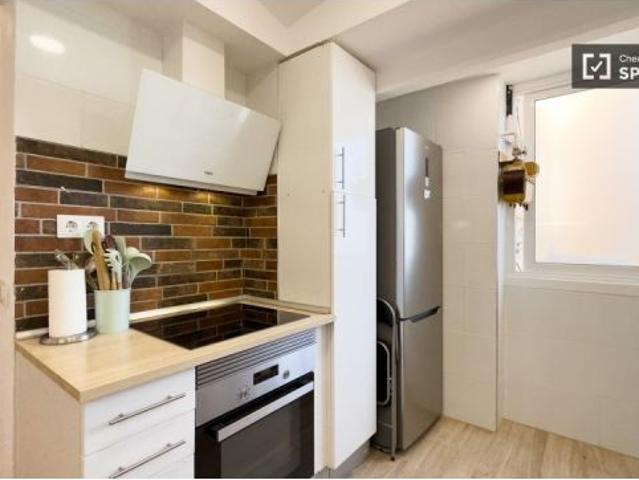Se alquila piso de 3 habitaciones en Porta, gastos incluidos