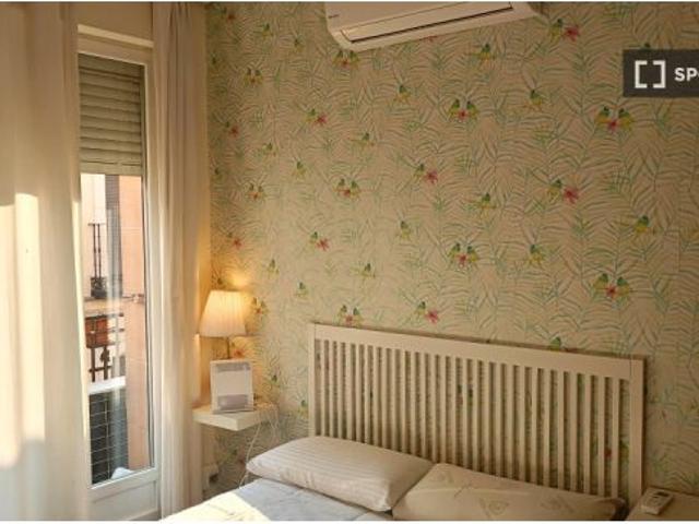 Se alquila piso de 3 habitaciones en Palacio, gastos incluidos