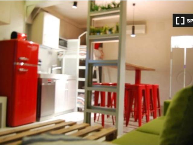 Se alquila piso de 3 habitaciones en Universidad, gastos incluidos