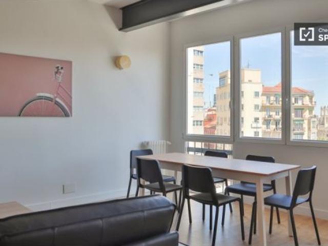 Se alquila piso de 3 habitaciones en Vallehermoso, gastos incluidos