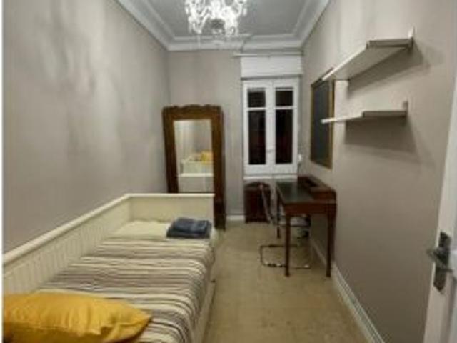 Se alquila piso de 3 habitaciones en Zaragoza, con todos los gastos incluidos