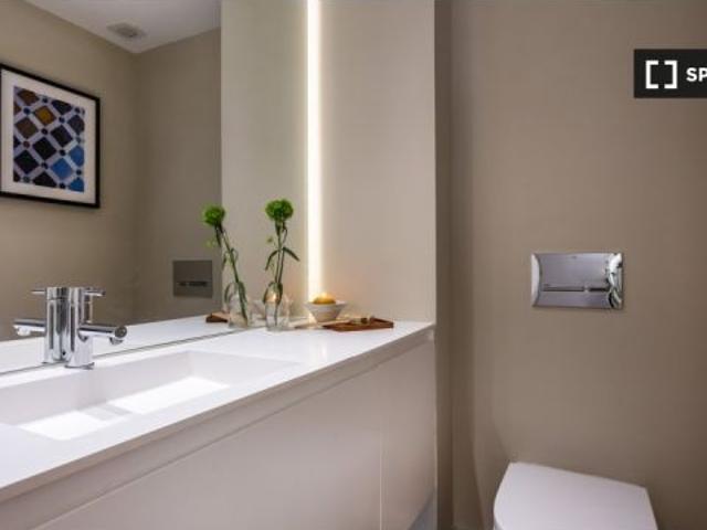 Se alquila piso de 3 habitaciones. ¡Reserva online tu próxima casa con Spotahome!