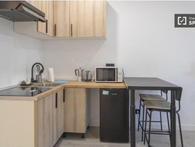 Se alquila piso de 1 dormitorio en Pueblo Nuevo, perfecto para profesionales, parejas, estudiantes o