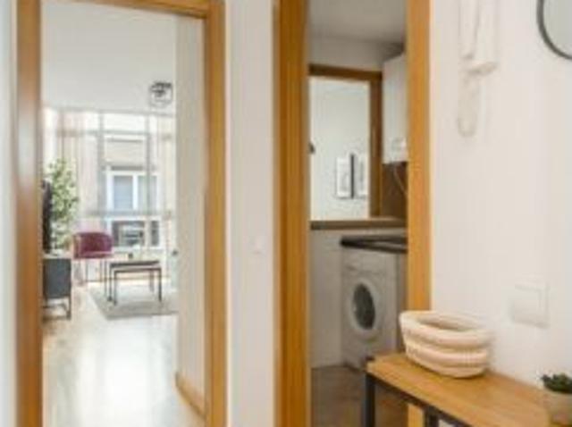 Se alquila piso de 1 dormitorio en Valdeacederas, gastos incluidos