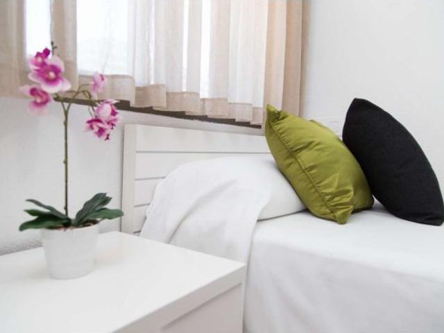 Se alquila piso de 2 habitaciones en Campanar, todos los gastos incluidos