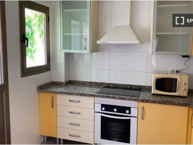 Se alquila piso de 2 habitaciones en Almudena, gastos incluidos