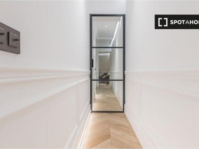 Se alquila piso de 2 habitaciones en Goya, gastos incluidos
