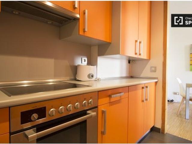 Se alquila piso de 2 habitaciones en Embajadores, amueblado