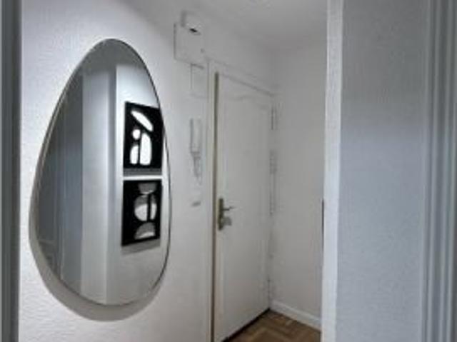 Se alquila piso de 2 habitaciones en Embajadores, gastos incluidos