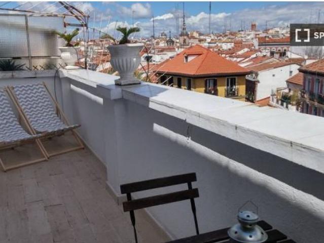 Se alquila piso de 2 habitaciones en Embajadores, solo trabajadores