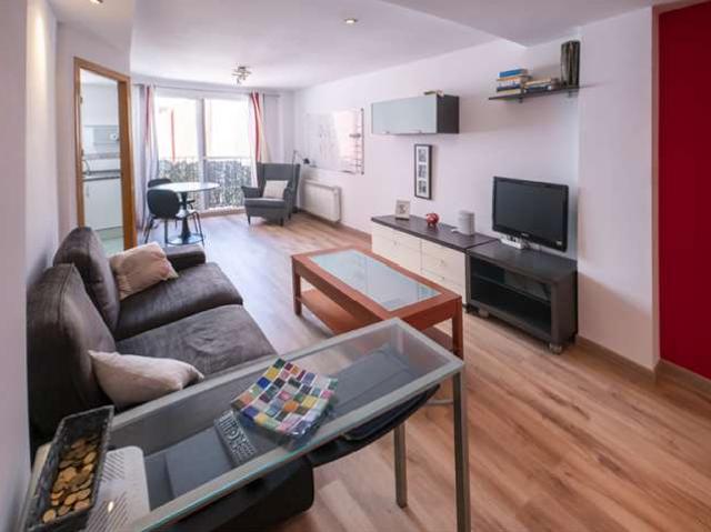 Se alquila piso de 2 habitaciones en En Corts, Valencia
