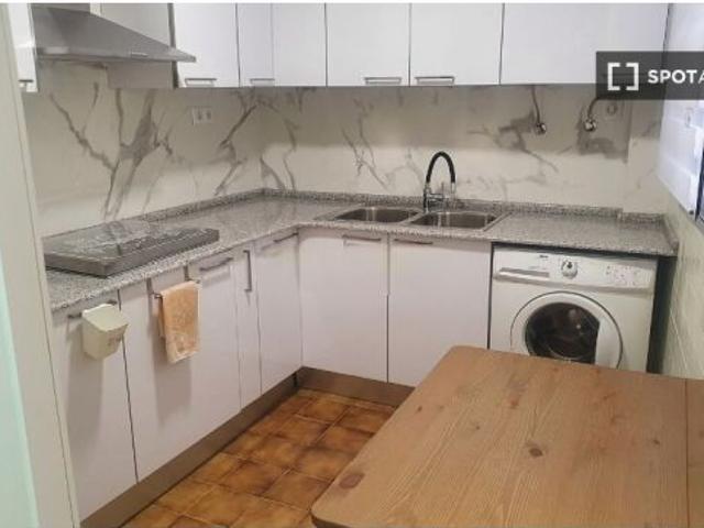 Se alquila piso de 2 habitaciones en El Carme