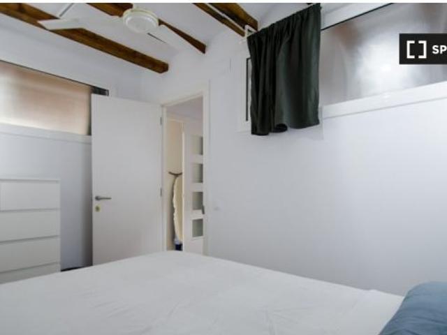 Se alquila piso de 2 habitaciones en El Raval