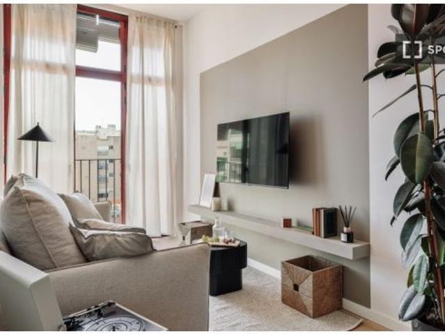Se alquila piso de 2 habitaciones en El Raval