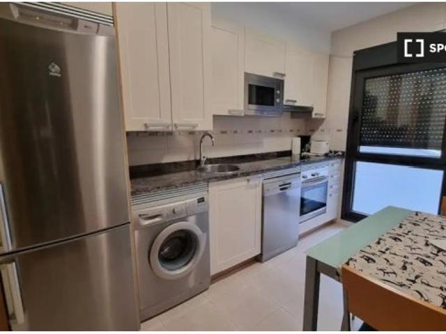 Se alquila piso de 2 habitaciones en Oviedo, gastos incluidos