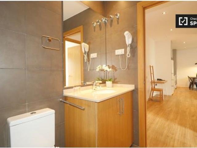 Se alquila piso de 2 habitaciones en La Dreta de l' Eixample, Barcelona para cualquier géner