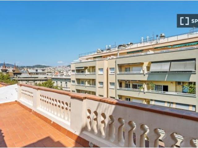 Se alquila piso de 2 habitaciones en la Dreta de l' Eixample, gastos incluidos
