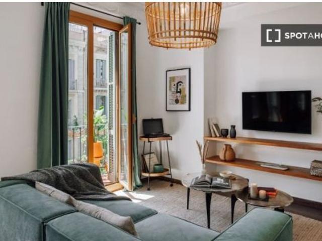 Se alquila piso de 2 habitaciones en La Dreta de l' Eixample, se admiten mascotas