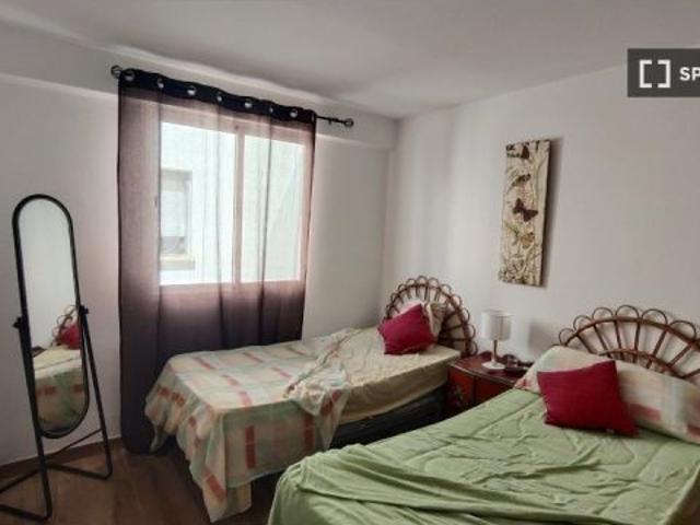 Se alquila piso de 2 habitaciones en La Malva Rosa
