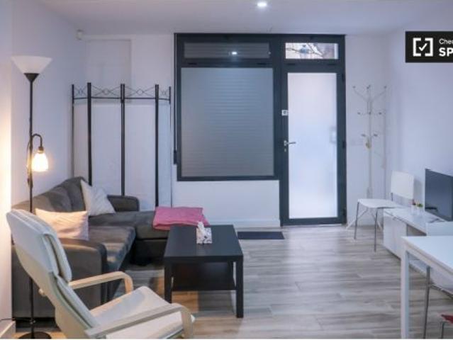 Se alquila piso de 2 habitaciones en La Petxina, todos los gastos incluidos