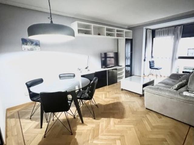 Se alquila piso de 2 habitaciones en Legazpi, Madrid