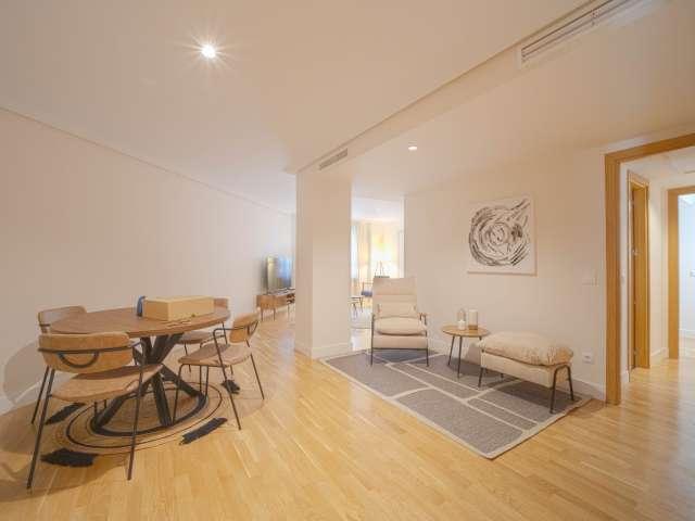 Se alquila piso de 2 habitaciones en Nueva España, Madrid