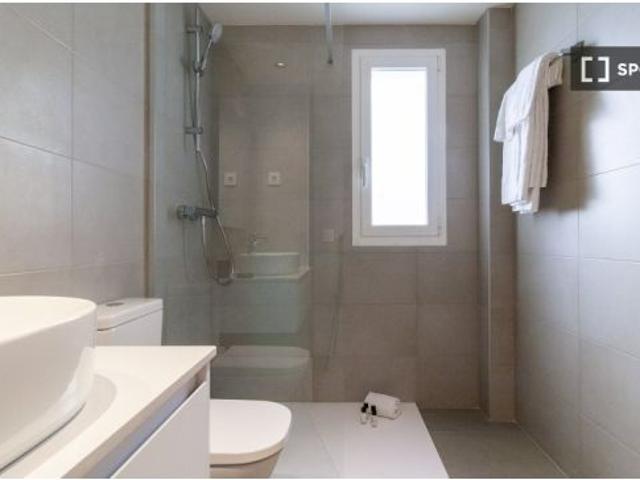 Se alquila piso de 2 habitaciones en Nueva España, Madrid