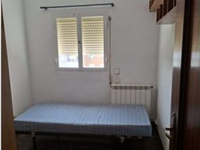 Se alquila piso de 2 habitaciones en San Pascual, gastos incluidos