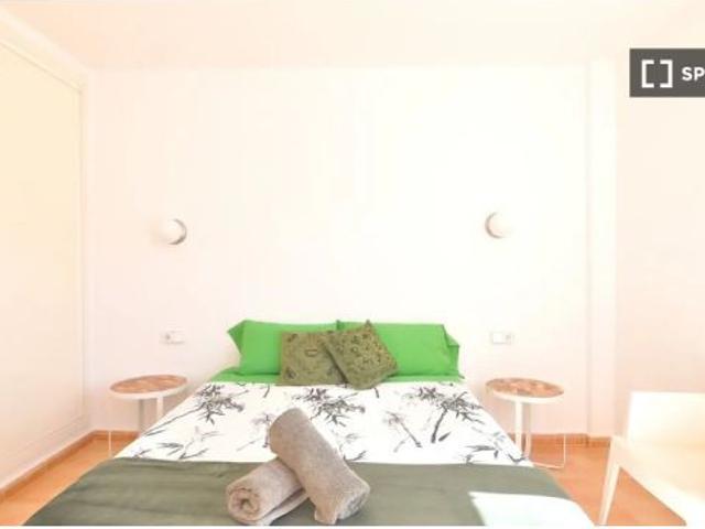 Se alquila piso de 2 habitaciones en Santa Eulalia del Río, gastos incluidos