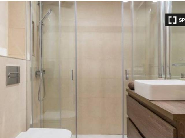 Se alquila piso de 2 habitaciones en Palacio, gastos incluidos