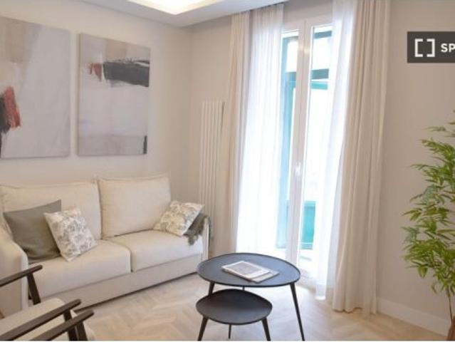 Se alquila piso de 2 habitaciones en Palacio, gastos incluidos