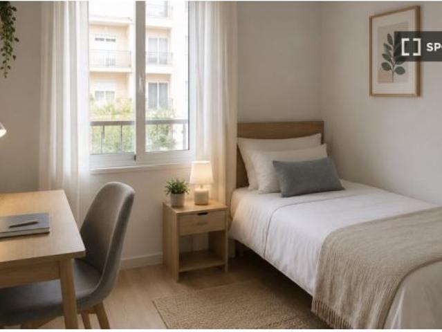 Se alquila piso de 2 habitaciones en Penya Roja, gastos incluidos