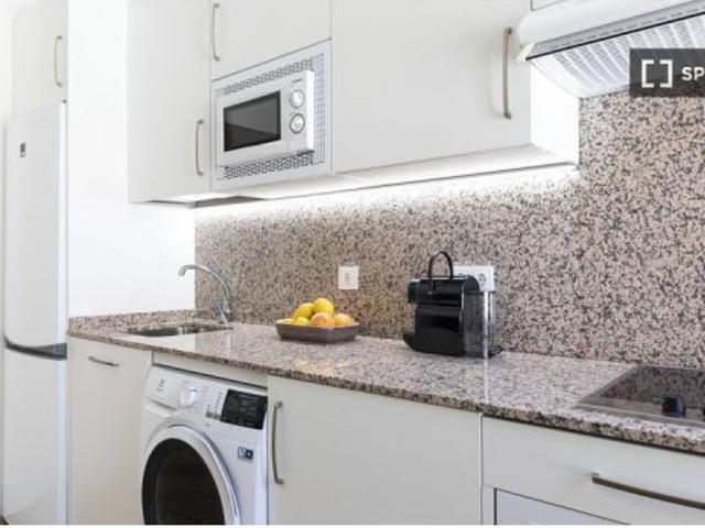 Se alquila piso de 2 habitaciones en Recoletos, gastos incluidos