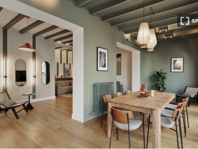 Se alquila piso de 4 habitaciones en Sarrià, solo para profesionales