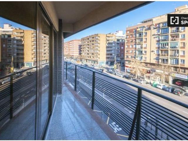 Se alquila piso de 4 habitaciones en Patraix, todos los gastos incluidos
