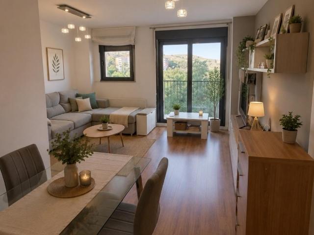 SE ALQUILA PISO DE 4 HABITACIONES EN TEATINOS