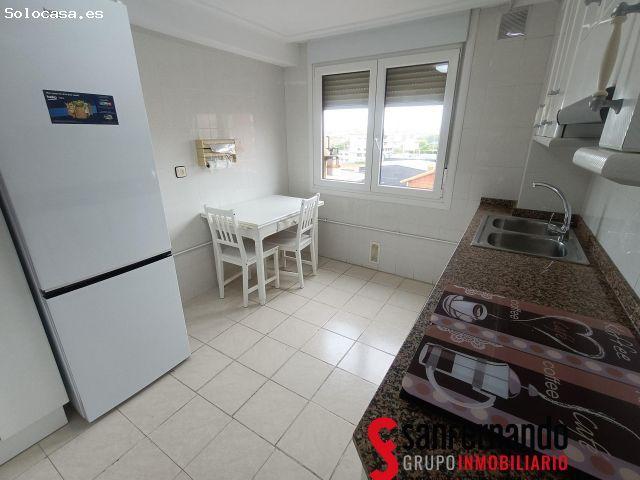 Se alquila PISO DUPLEX DE TEMPORADA de dos habitaciones y dos baños en la Avenida de los Castros