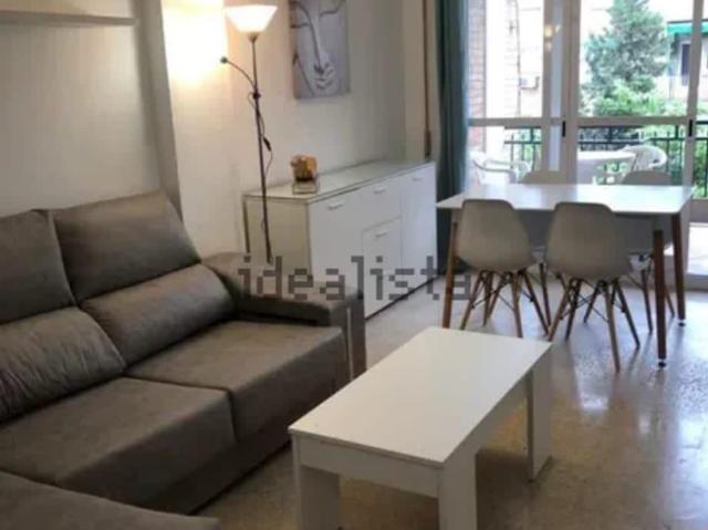 SE ALQUILA PISO EN CALLE SANTIAGO LOZANO CON COMUNIDAD Y AGUA INCLUIDA IDEAL PARA ESTUDIANTES
