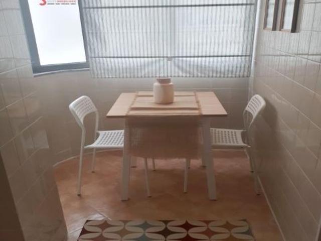 Se alquila piso en el Paseo Altamira de tres habitaciones, para MIR o FUNCIONARIOS