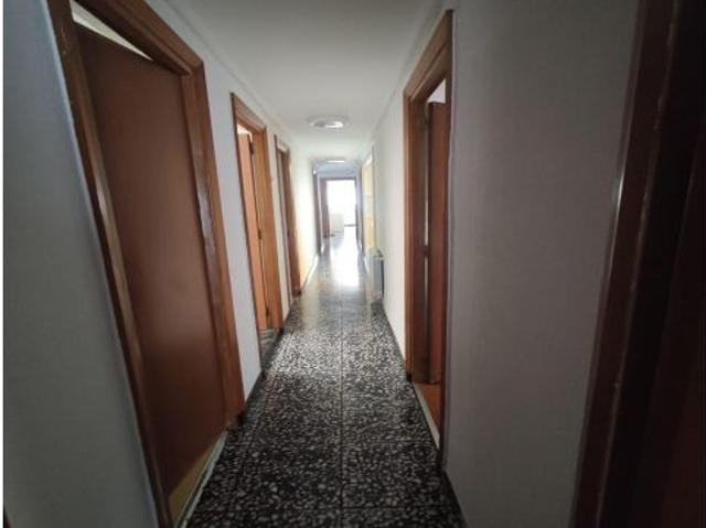 SE ALQUILA PISO EN PLENO CENTRO PETRER 138 M2