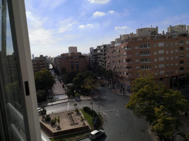 SE ALQUILA PISO /SOLO FUNCIONARIOS CON SOLVENCIA ECONOMICA/ NO MASCOTAS
