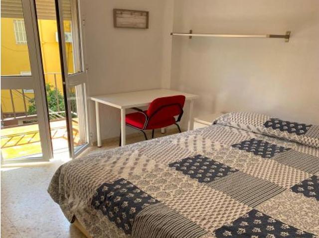 SE ALQUILA PISO PARA CHICAS ESTUDIANTES