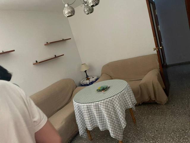 SE ALQUILA PISO PARA ESTUDIANTES EN VALDEPASILLAS, EN AVDA ALCARAZ Y ALENDA