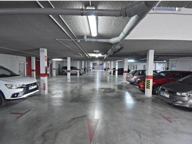 SE ALQUILA PLAZA DE GARAJE Y TRASTERO EN TRES OLIVOS FASE II