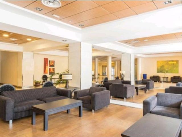 Se Alquila por larga temporada desde1.9.26 bonito apartamento con vistas laterales al mar a 200 m