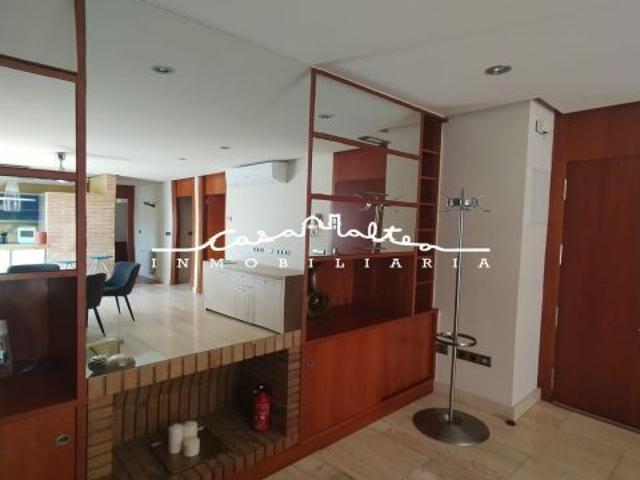 Se alquila precioso ático en Altea con vistas al mar